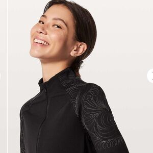 Lululemon Toasty Tech 1/2 Zip
Black